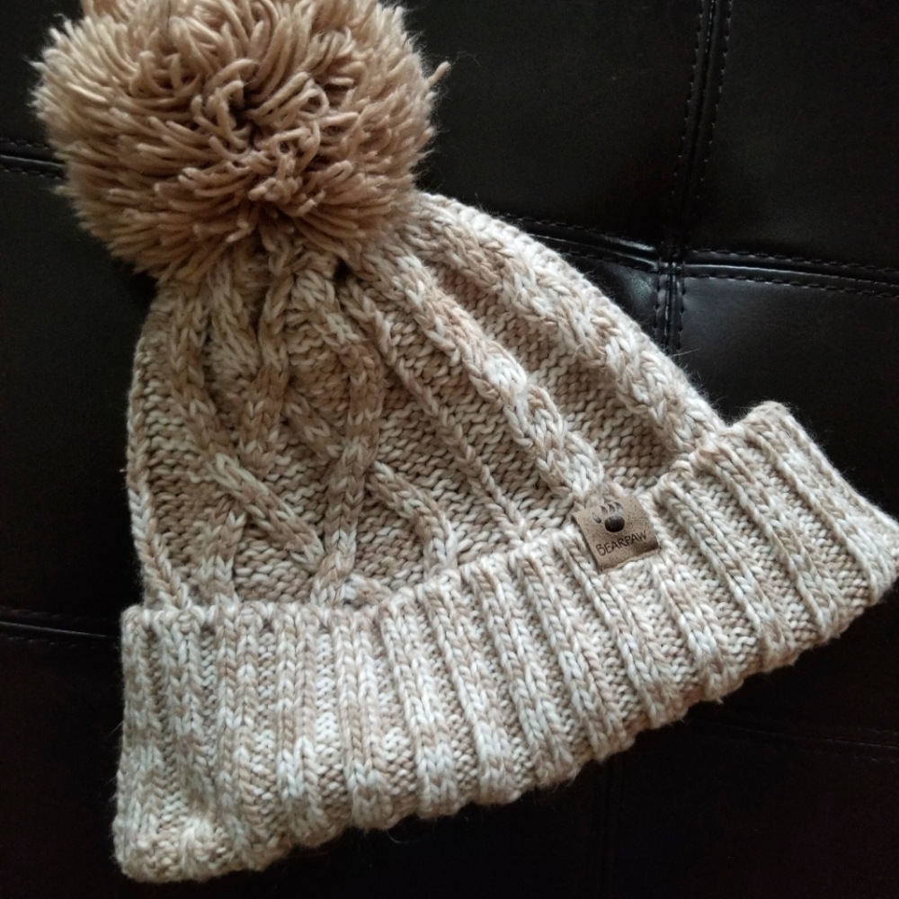 ❗BearPaw Knit Cream Tan Pom Pom Beanie❗
